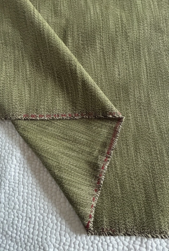 Cálido patrón rayado verde oliva, bistró de tela perenne, 56” de ancho, 4 yardas Foto 1 de 3