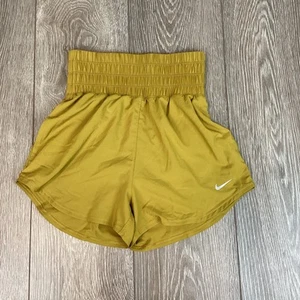 NIKE MUJER DRI FIT CINTURA ULTRA ALTA XS PANTALONES CORTOS Mostaza NUEVO Pantalones - Imagen 1 de 6