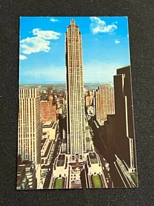 ROCKEFELLER CENTER New York City, New York Postcard 1960's - Imagen 1 de 2