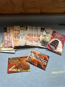 Pampered Chef Cookbooks Favorites I-II Seasons Best 1998-2014 Large Lot - Foto 1 di 5