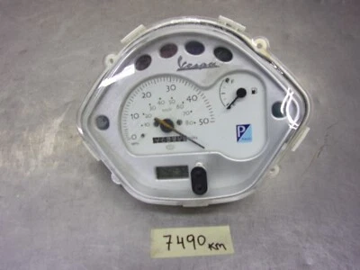 890 E VESPA  PIAGGIO LX50 2006 OEM GAUGE SPEEDOMETER (7490 MILES) - image 1 of 4