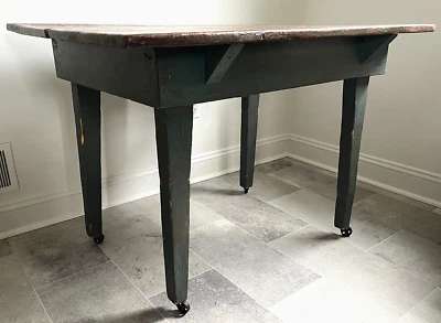 ANTIGUA MESA DE TRABAJO AGRÍCOLA PRIMITIVA AMERICANA DEL SIGLO XIX EXFOLIANTE PINTURA AZUL ANTIGUA PINO Foto 1 de 4