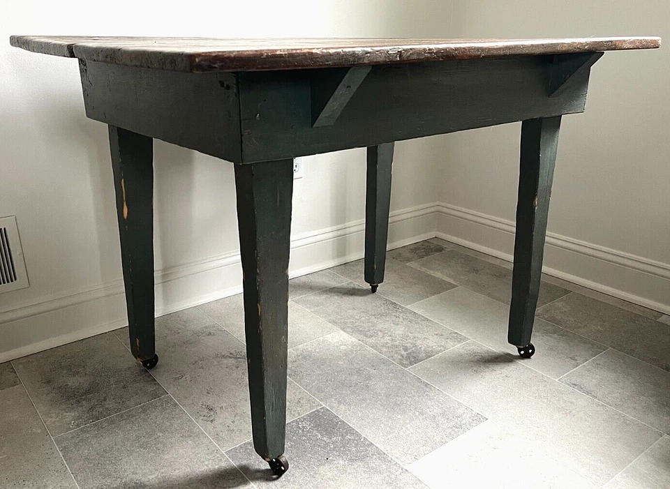 ANTIGUA MESA DE TRABAJO AGRÍCOLA PRIMITIVA AMERICANA DEL SIGLO XIX EXFOLIANTE PINTURA AZUL ANTIGUA PINO Foto 1 de 4