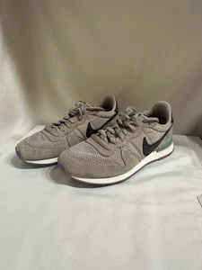 Nike Internationalist Women’s Size 6 Tan Shoes - Picture 1 of 14