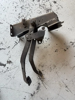 Conjunto de pedais 1970-77 AMC Hornet Gremlin 4 velocidades raro - Imagem 1 de 3