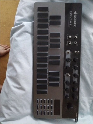 Donner Essential B1 Analoger Bass-Synthesizer wie 303 OVP - Bild 1 von 3