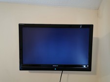 Hitachi 22 Inch HD TV with wall bracket