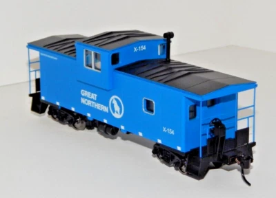Walthers HO #910-8717 GN International Extend Wide Vision Caboose #X-154 RTR NEW - Image 1 of 4
