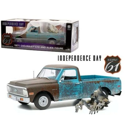 Highway 61 1:18 Independence Day 1971 Chevrolet C-10 Pickup & Alien Figure 18021 - Image 1 of 4