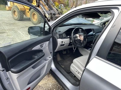 Honda Pilot 2016-2018 pilar a izquierdo plateado PC: NH830M 3,5 L AWD 144 K 58056 Foto 1 de 4