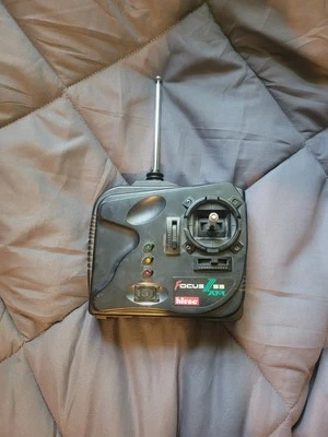 Transmisor R/C avión de 3 canales Hi Tec Focus SS AM 72 MHz CH 34 - S.S 2AM Foto 1 de 2