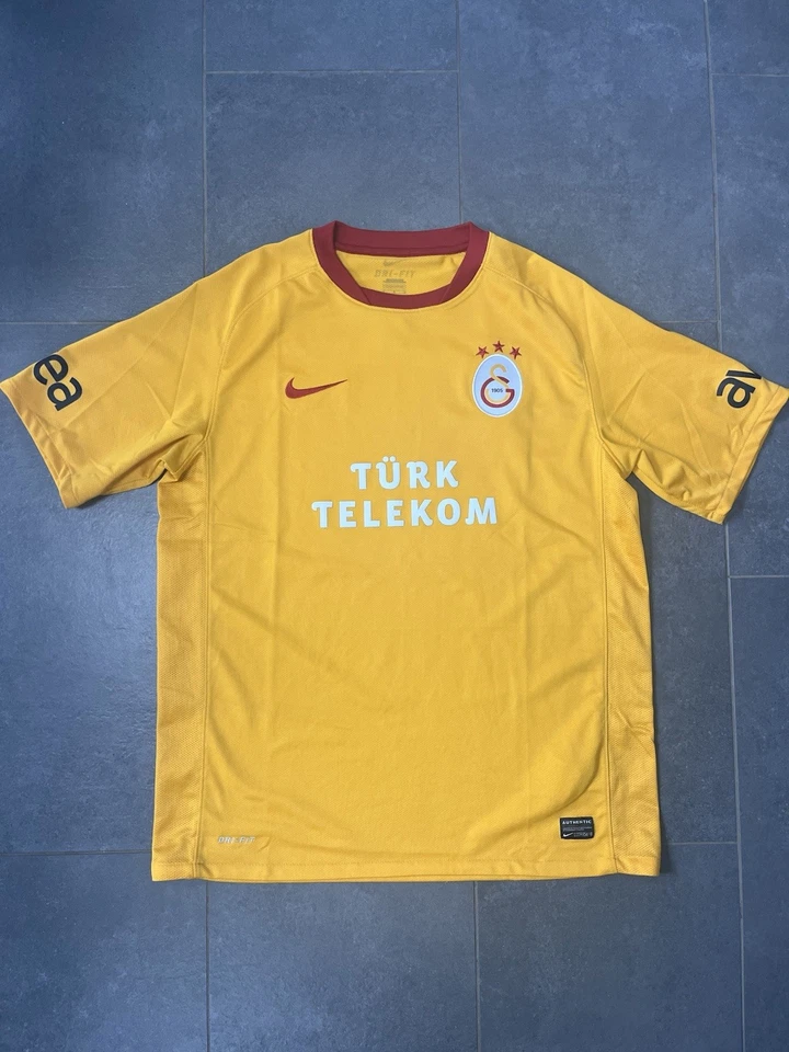 Nike Galatasaray 2011-2012 Third Football Shirt Men’s Size Large - Image 1 of 4