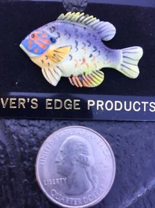 Alfiler Bluegill Hecho a Mano Peltre Pintado Sombrero Corbata Pin Ríos Borde - Imagen 1 de 3