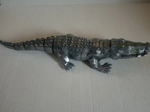 BRAHA ROBOT COCCODRILLO live action suono e mosse sembra cyborg - Foto 1 di 5