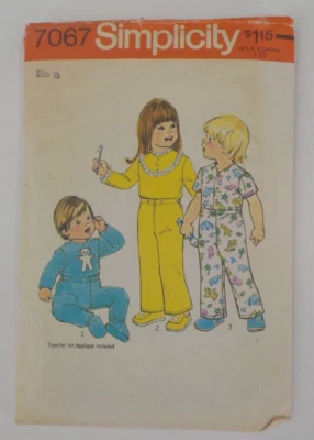 VTG SIMPLICITY PATTERN #7067 TODDLER PAJAMAS SZ 1/2 TOP BOTTOMS UNCUT PRINT 1975 - Image 1 of 4