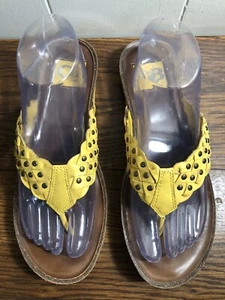 GIANNI BINI Yellow Leather Thong Flip-Flop Sandals SIZE 8.5M - Picture 1 of 9