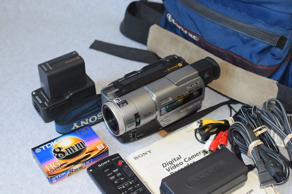 Sony DCR-TR7000 Digital8 Hi8 8mm Video8 Camcorder NightShot w/ Remote Manual - Image 1 of 4