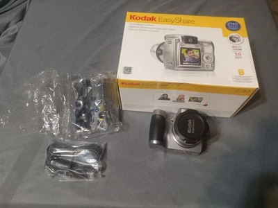 Kodak EASYSHARE Z740 5.0MP 10x Optical Zoom Digital Camera TESTED - Image 1 of 4