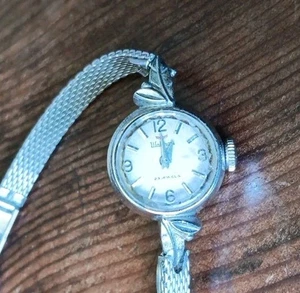 VINTAGE Waltham LADIES WATCH 23 jewels Non Working Needs Cleaning - Picture 1 of 7