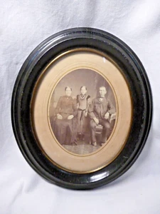 antike Fotorahmen schwarz oval innen Messsingrand alte Fotografie inliegend 1900 - Bild 1 von 5