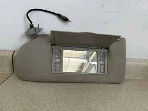 04-08 Pontiac Grand Prix Sun Visor Driver Left LH Shade GRAY W/Lighted OEM - Picture 1 of 3