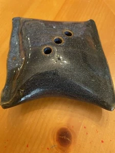 Stör Fluss Keramik Kissen Topf 4" blau grau Knospe Vase Räucherwerk Blume Frosch - Bild 1 von 5