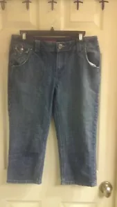 Hillard & Hanson, Women's size 4 Jean Capris, Dark Wash, EUC - Picture 1 of 3