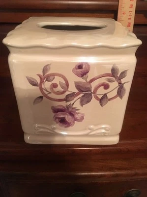 MUY RARO - DIFÍCIL DE ENCONTRAR Croscill Chambord Cerámica Pañuelo Caja Cubierta-NUEVO CON ETIQUETAS Foto 1 de 4