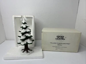 Departamento 56 The Heritage Village Collection Village Porcelana Pino Pequeño #5219-1 - Imagen 1 de 5