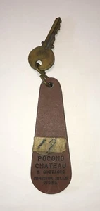 Vintage Pocono Chateau Minisink Penna PA Zimmerschlüssel mit Lederanhänger/Kette #19 - Bild 1 von 6