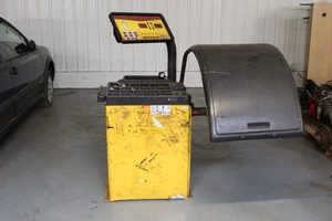 wb-953 tyre balancer machine, full working order location Ledbury HR8 99p start - Picture 1 of 5