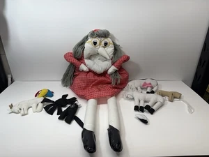 De colección Alma’s Designs Había una vieja dama que se tragó una mosca con 8 mascotas - Imagen 1 de 4