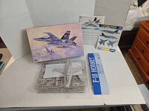 Hasegawa 07026 1/48 F-18C HORNET jet fighter Model Kit RARE ALL Parts Sealed - Picture 1 of 5
