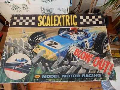 scalextric model motor racing rennbahn mit box - Bild 1 von 4