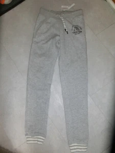 Sweathose Gr. 134-140 Vertbaudet Jogginghose Grau Schriftzug Neu - Bild 1 von 3