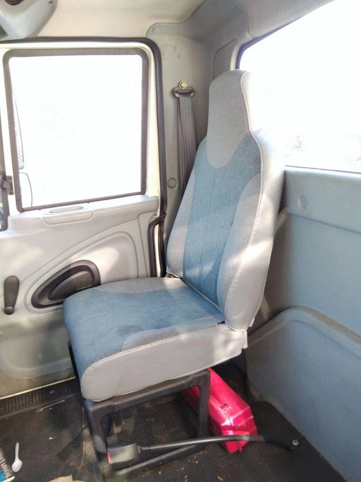 INTERNATIONAL 4300 SEAT FRONT Right 3866767 - Image 1 of 2