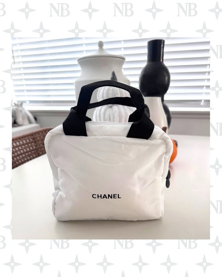 Bolsa de cosméticos CHANEL Mini Boston - blanca (artículo novedoso) Foto 1 de 1