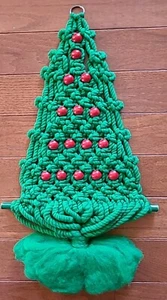 Vintage Macrame Christmas Tree Wall Hanging Boho MCM Green with Red Beads 21” - Picture 1 of 8