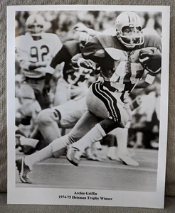 Archie Griffin Buckeyes 1974 Heisman Winner 8X10 UNSIGNED Gloss B&W Photo - Picture 1 of 2