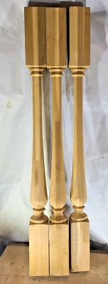 Cedro vintage? Lote de 3 balaústres de eixo de madeira virados 34 x 2 1/2 polegadas - Imagem 1 de 4