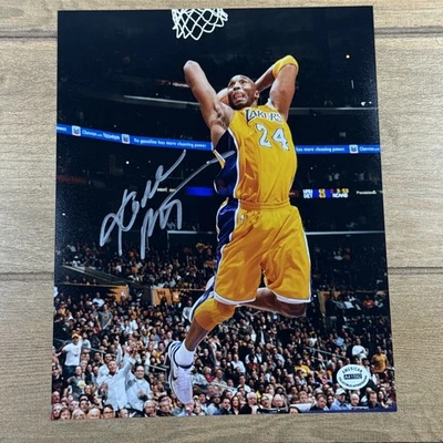 Kobe Bryant #24 Firmado Autografiado NBA LA LAKERS 8x10 Fotografía Certificado de Autenticidad Holograma Foto 1 de 4