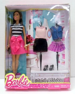 2014 Mattel Barbie Nikki Puppe Geschenkset CMM03 mit Outfits Barbie Geschenkset CMM03 - Bild 1 von 3