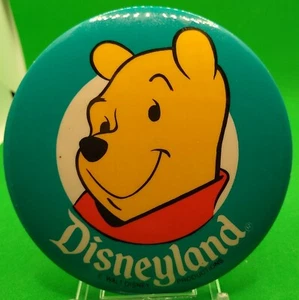 Pinback vintage de 3,5" Disneyland Winnie the Pooh con botón - Imagen 1 de 2
