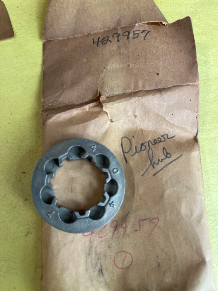 NOS oem pioneer chainsaw rim hub sprocket 429957 404,7 1pc  vintage pioneer  c46 - Image 1 of 1