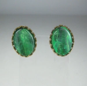 Vintage grüne Kunststoff Clip auf Ohrringe goldfarben oval Schmuck Kunststein 1 Zoll - Bild 1 von 6