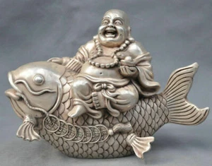 Statua pesce cavalca Buddha Maitreya Cina bronzo argento ricchezza Yuan bao risata felice - Foto 1 di 4