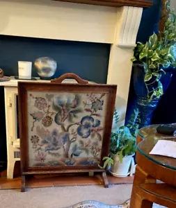 Vintage Oak Antique Floral Tapestry Cross Stitch Embroidery Fire Screen - Picture 1 of 5