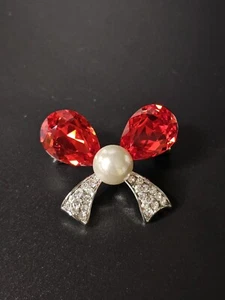 Fashion Bow With Pearl Crystal Brooch - Picture 1 of 2