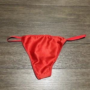 Victoria’s Secret Dream Angels V-String Thong Panty Red Satin Medium NWT - Picture 1 of 12