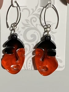 Handgefertigte Harz Ohrringe schwarz, rotes Gesicht baumelnd funkelnd - Bild 1 von 4